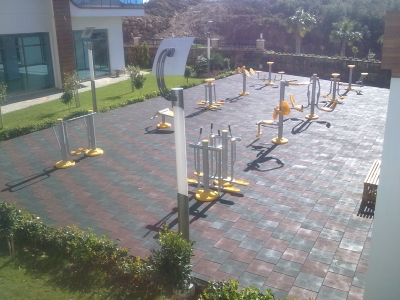 OUTDOOR FITNESS EQUIPMENT